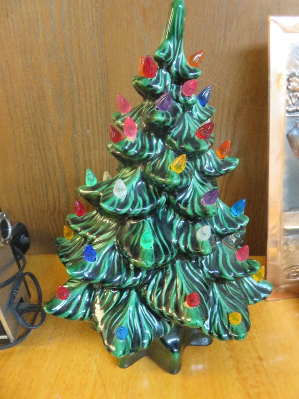 lot 265 image: lighted ceremic Christmas Tree-works