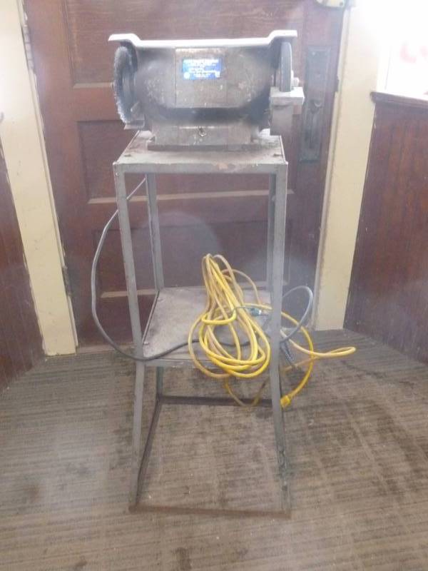 lot 5 image: Bench Grinder