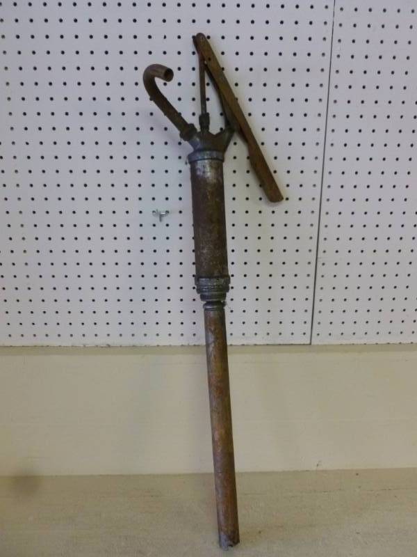 lot 8 image: Barrel Oil Pump