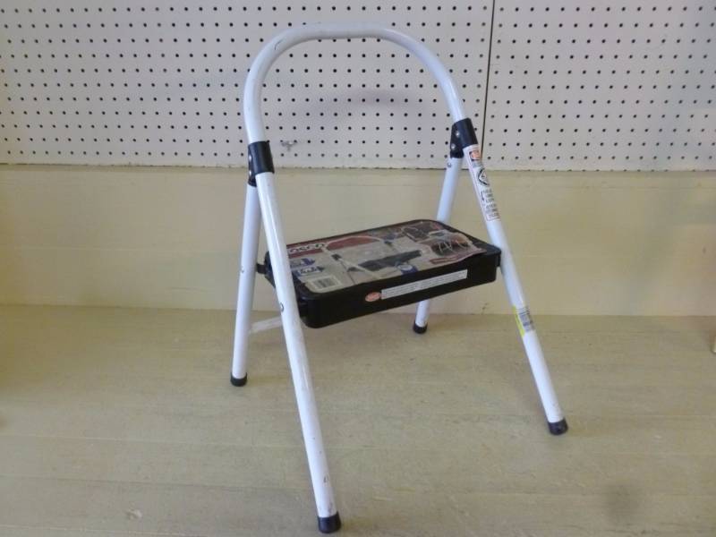 lot 11 image: Step Stool