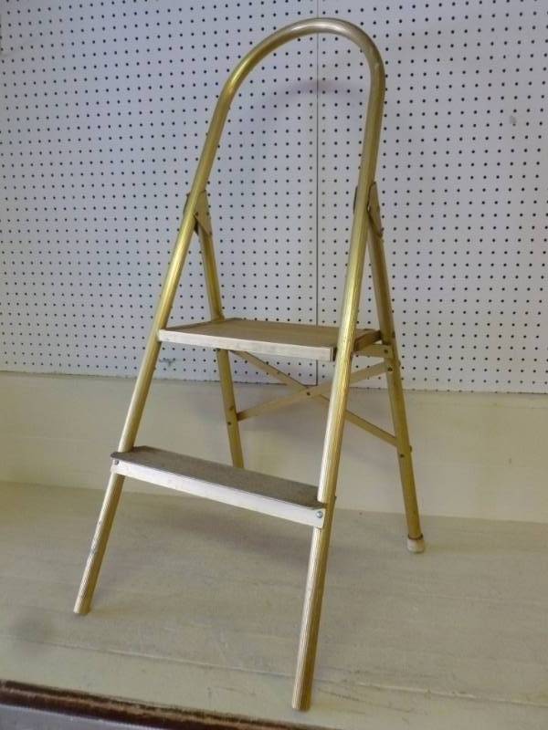 lot 12 image: Step Stool
