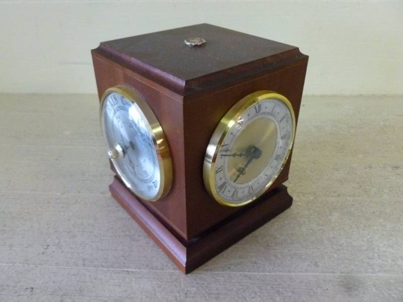 lot 23 image: Desk Weather Station