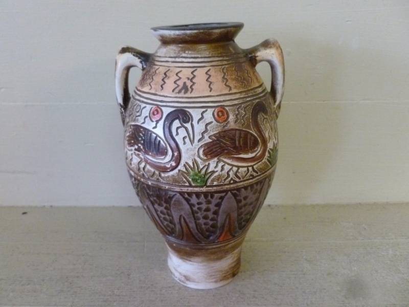 lot 32 image: Vase