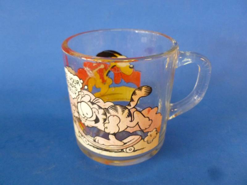 lot 34 image: Vintage Cup