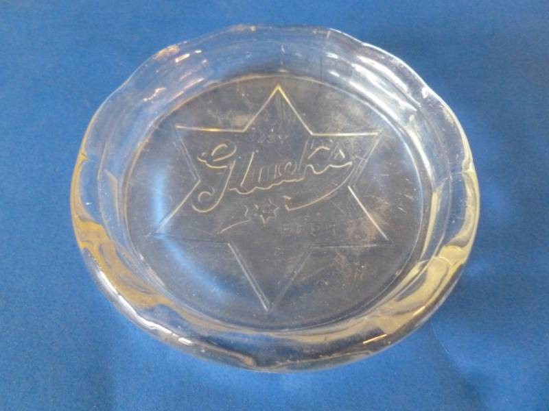 lot 37 image: Vintage Glueks Beer