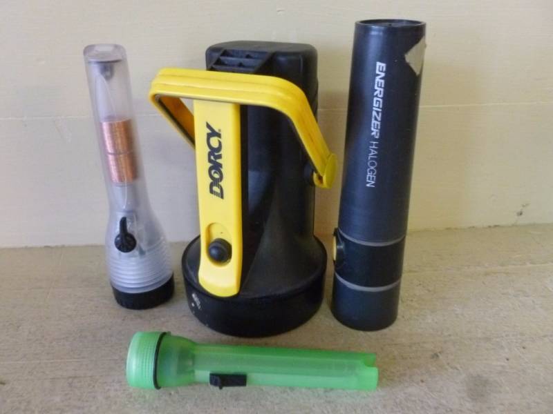lot 40 image: Flashlights