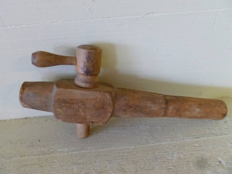 lot 68 image: Vintage Spigot