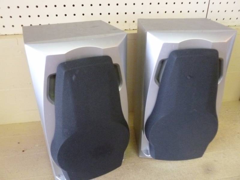 lot 71 image: Shelf Speakers