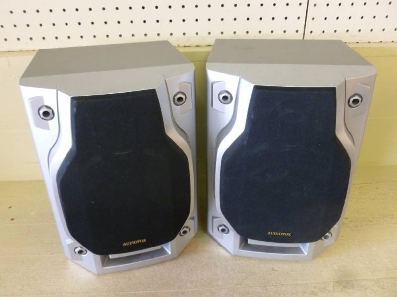 lot 72 image: Shelf Speakers