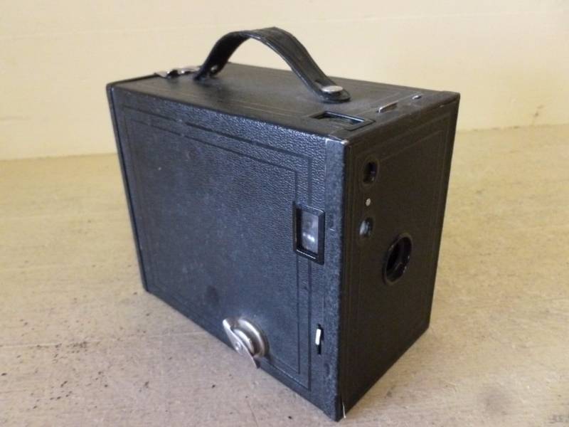 lot 81 image: Vintage Camera