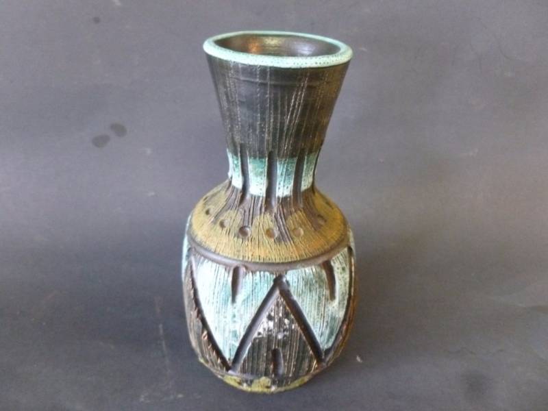 lot 85 image: Vase