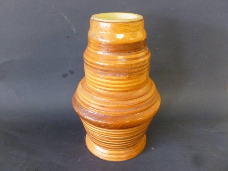 lot 86 image: Vase