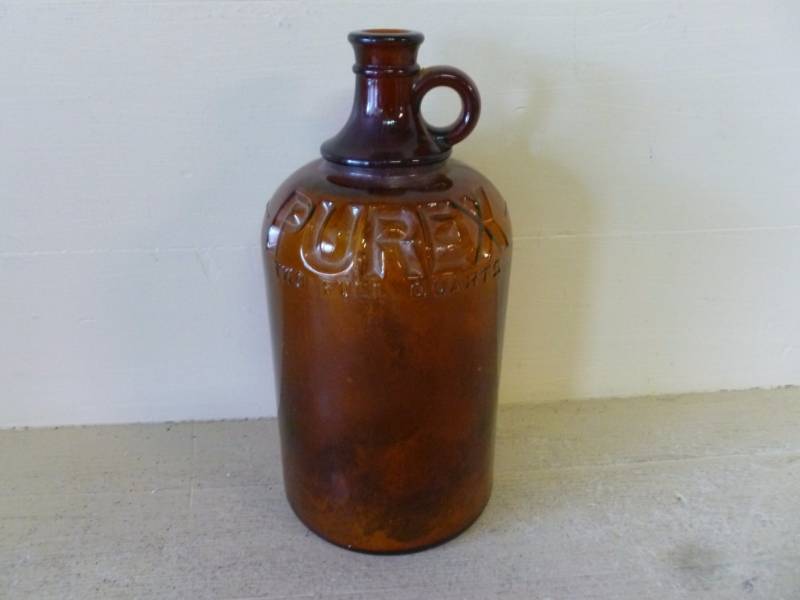 lot 90 image: Vintage Bottle
