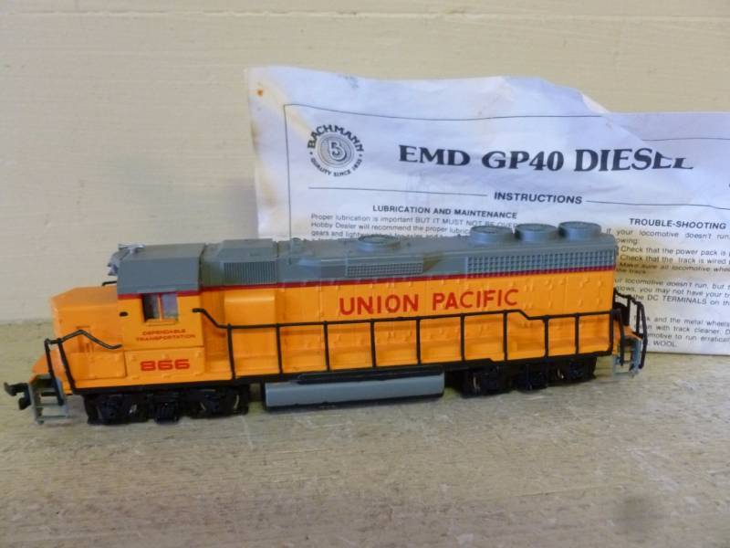 lot 123 image: HO Scale Locomotive