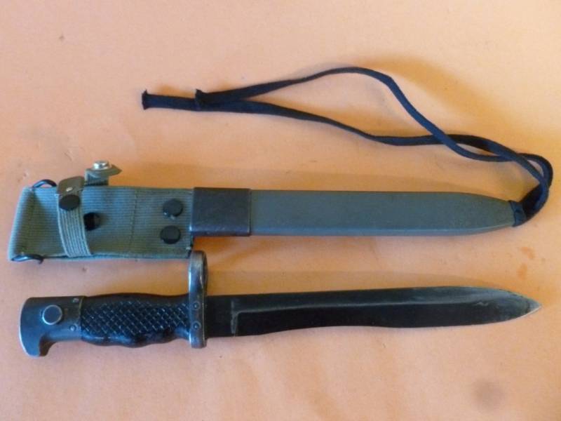 lot 142 image: Vintage Bayonet