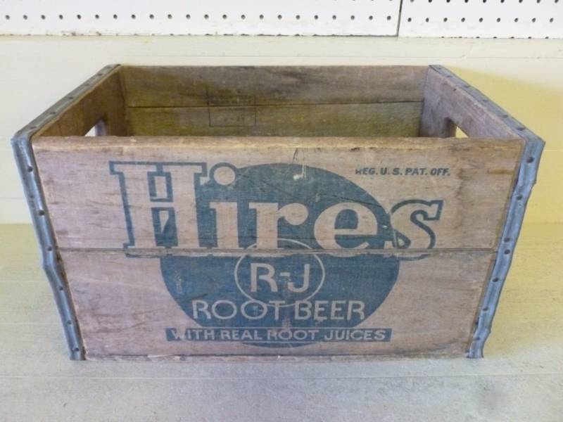 lot 165 image: Vintage Wooden Crate