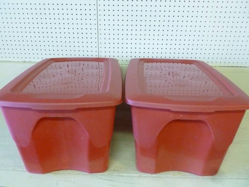 lot 172 image: Storage Tote