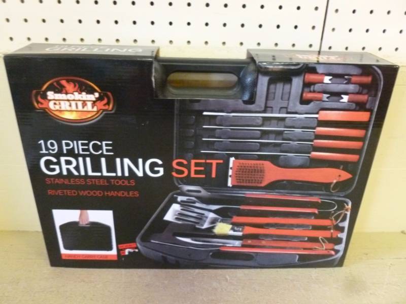 lot 210 image: Grill Set