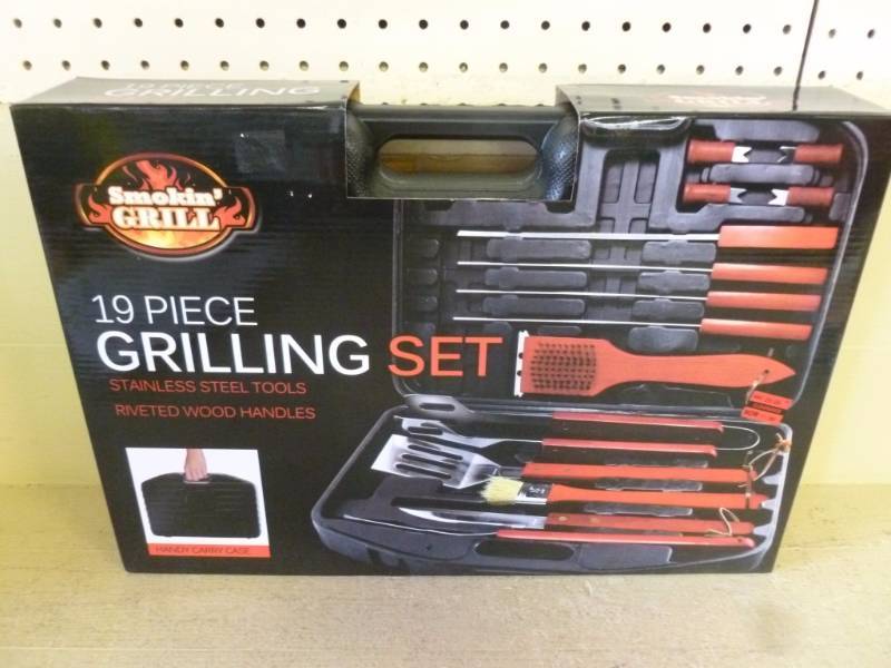 lot 211 image: Grill Set