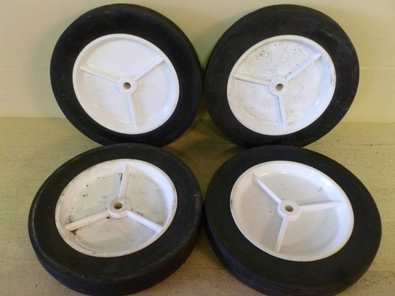 lot 250 image: Utility Tires