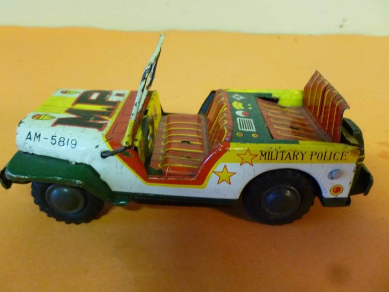 lot 289 image: Vintage Tin Toy