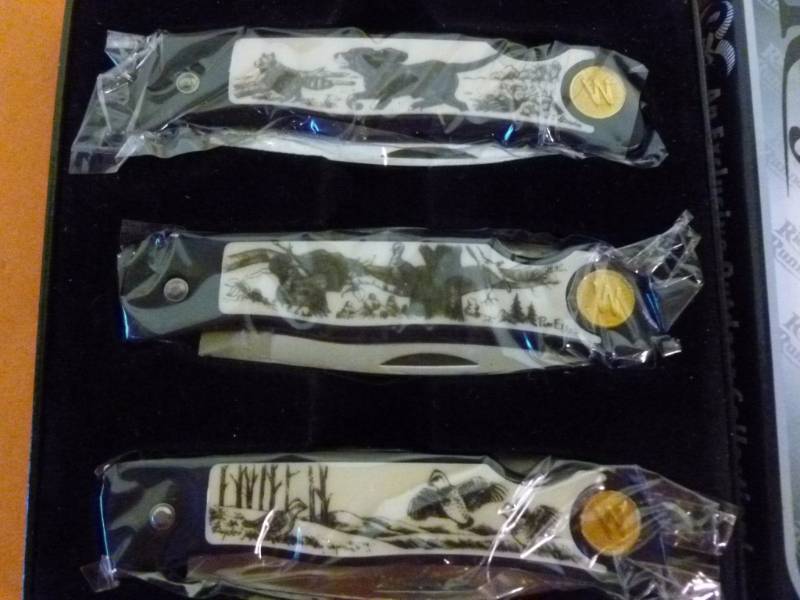 lot 312 image: Knife Set
