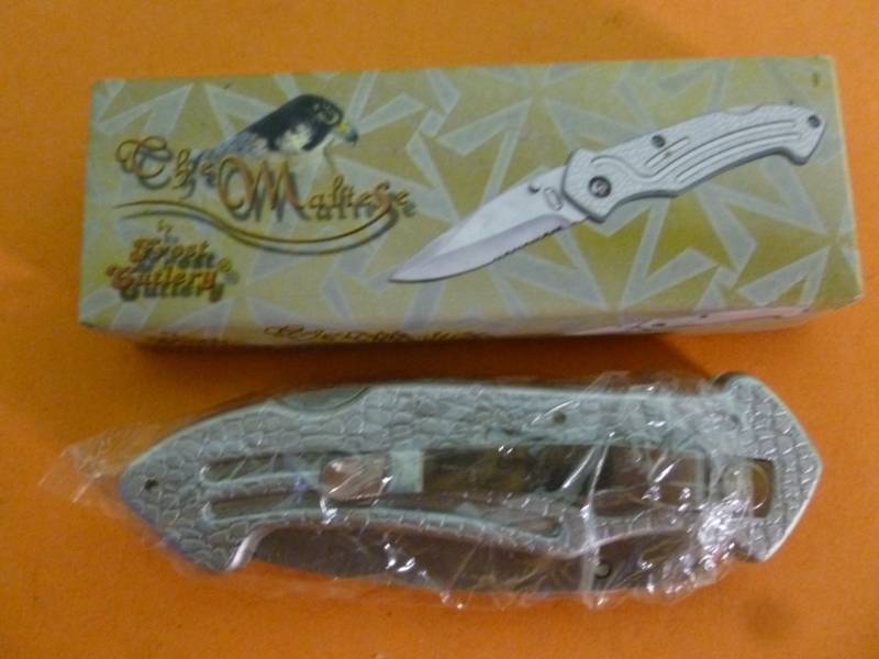 lot 326 image: Knife