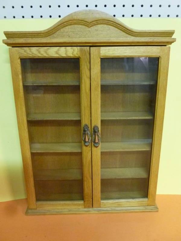 lot 334 image: Shelf