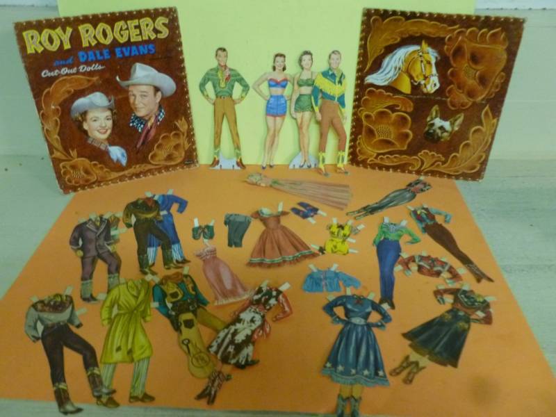lot 335 image: Vintage Paper Dolls