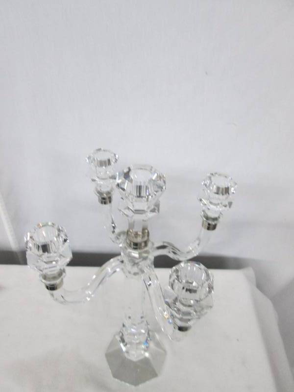 lot 24 image: Hosley 5-Candle Centerpiece
