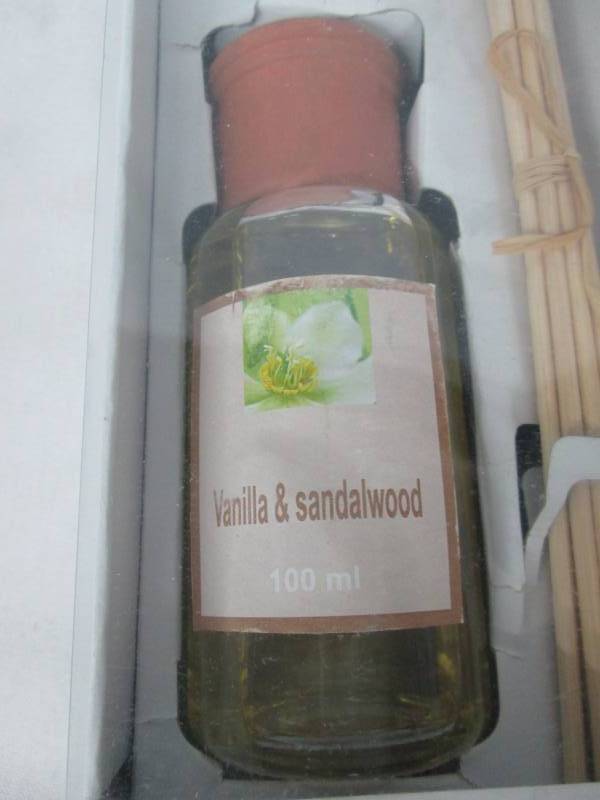 lot 28 image: Oil Diffuser With Sticks