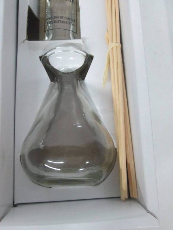 lot 39 image: Glass Oil Diffuser