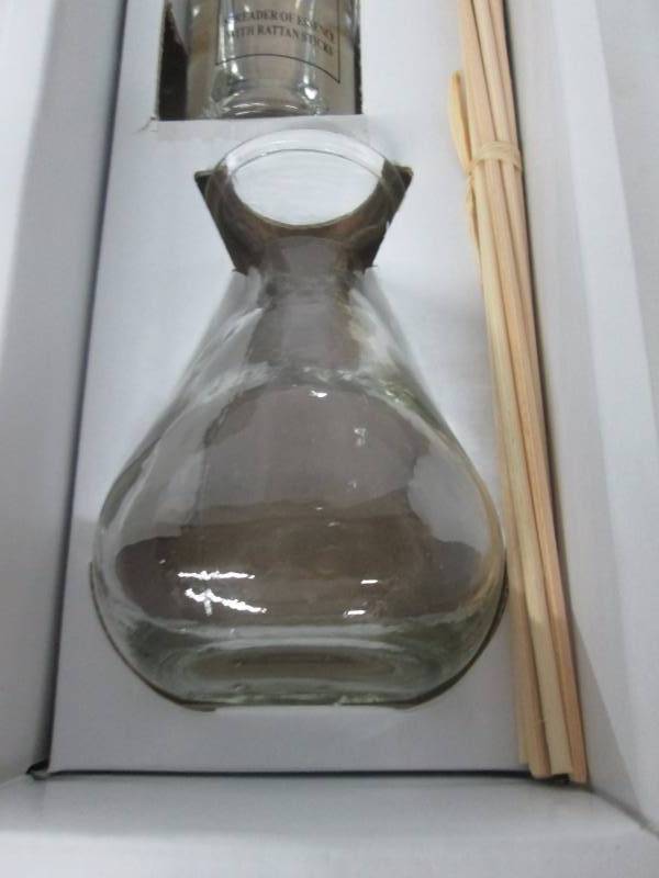 lot 40 image: Glass Oil Diffuser