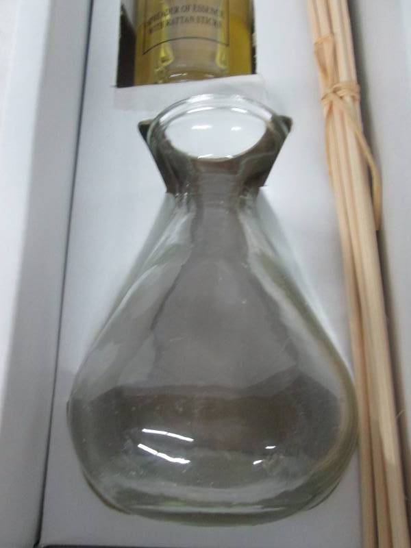lot 41 image: Glass Oil Diffuser