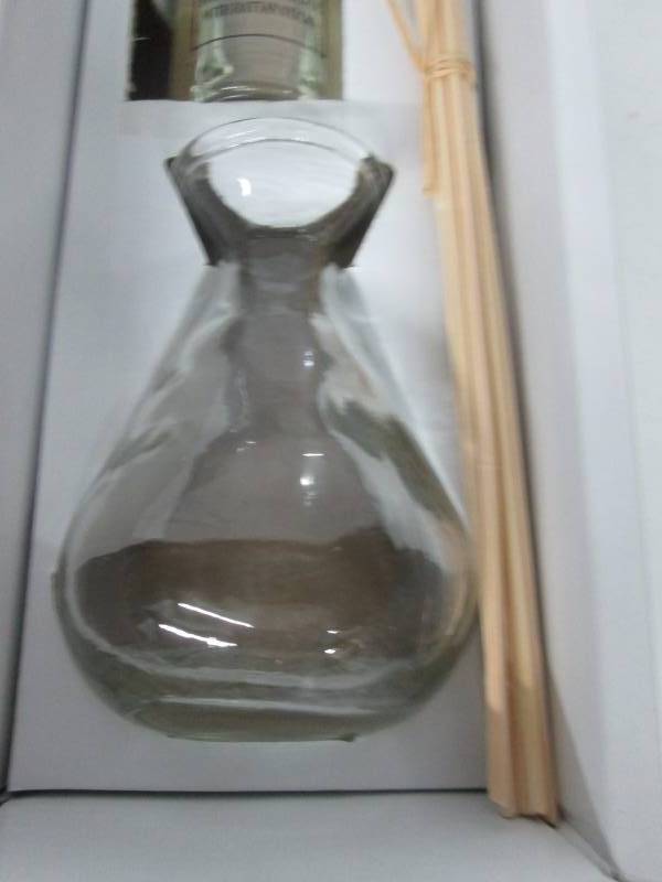 lot 42 image: Glass Oil Diffuser