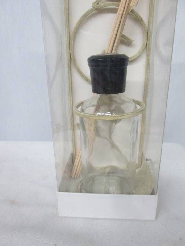 lot 45 image: Decorative Wall Oil Diffuser