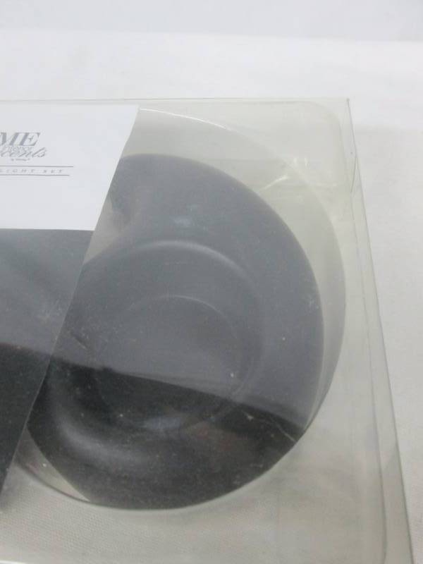 lot 46 image: Ying Yang Tea Light Set
