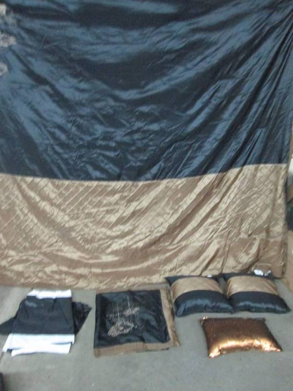 lot 22 image: Luxor Treasures 7-pc. Camden Comforter Set - King