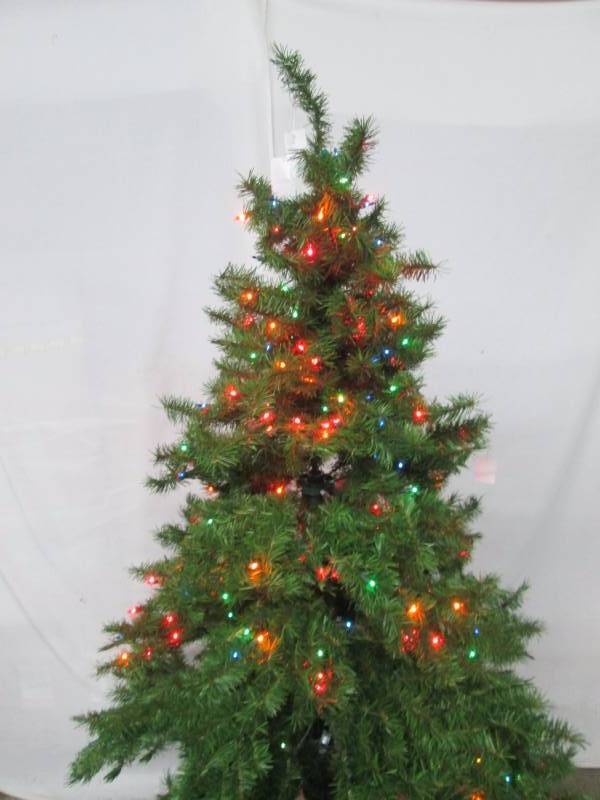 lot 83 image: Home for the Holidays 6.5 Pre-Lit Montana Tree