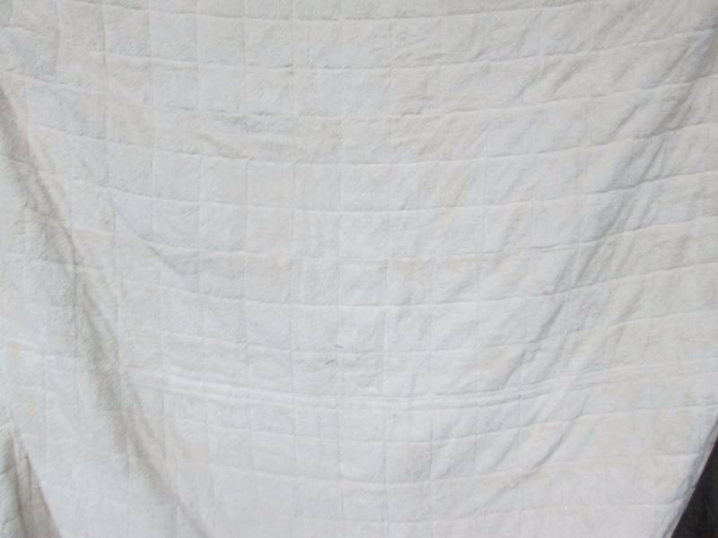 lot 86 image: Serta Reversible SherpaSuede Furniture Protector - Sofa