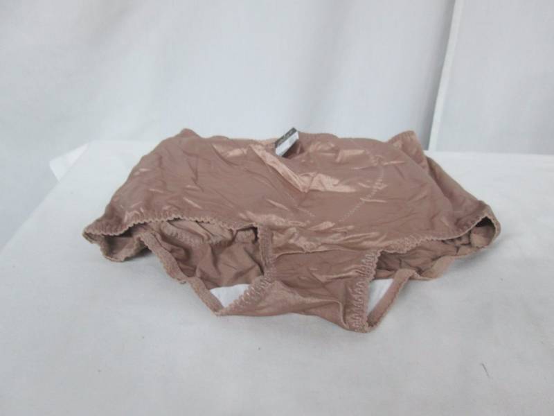 lot 95 image: Rago Padded Shaper Panty