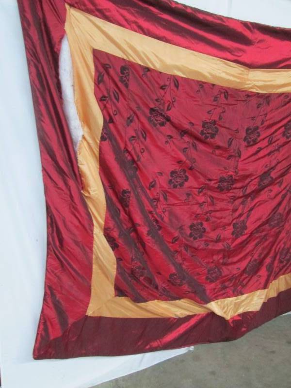 lot 97 image: Angela King Comforter