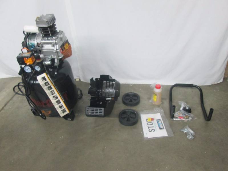lot 3 image: Master Craft 10-Gallon 3.5HP Air Compressor