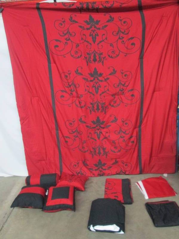 lot 16 image: Alcove Cassandra Bedroom Set - Queen