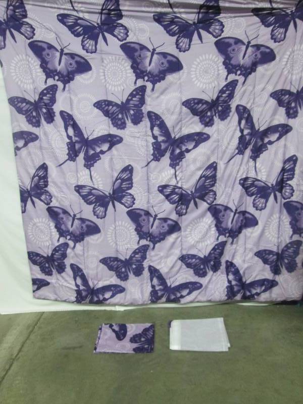 lot 20 image: Alcove Flutter Comforter Set - Queen