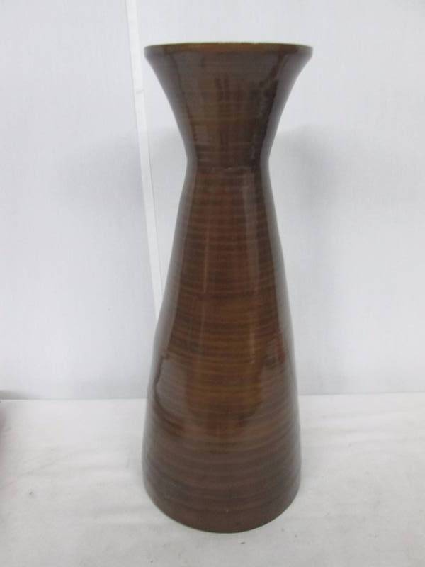 lot 52 image: Brown Bamboo Vase