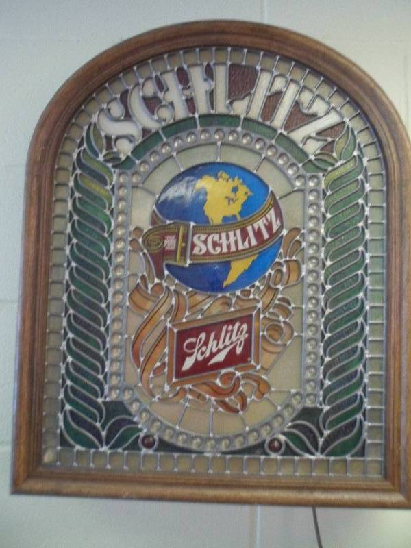 lot 3 image: Vintage Schlitz Lighted Beer Sign wGlobe Design