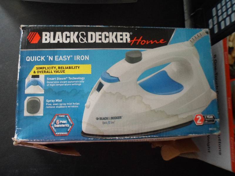 lot 14 image: Black & Decker Iron