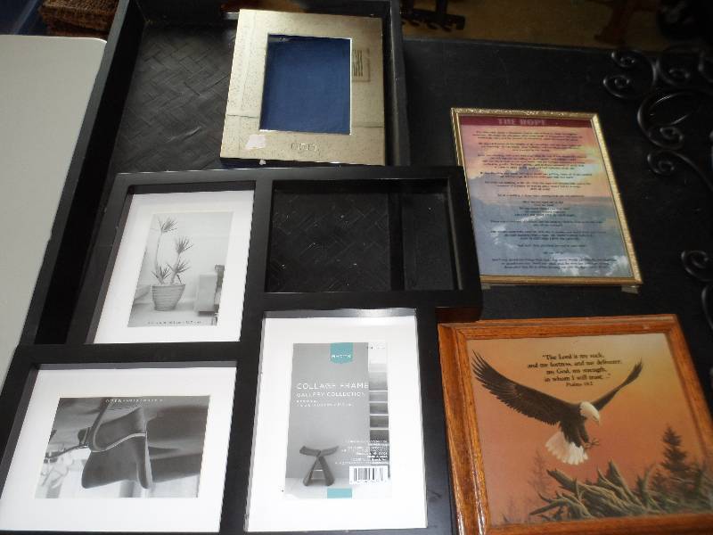 lot 21 image: PicturesPicture FramesLarge Black Wooded Serving Tray
