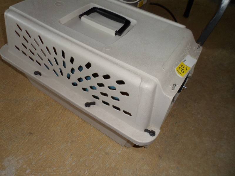 lot 23 image: Dog Kennel
